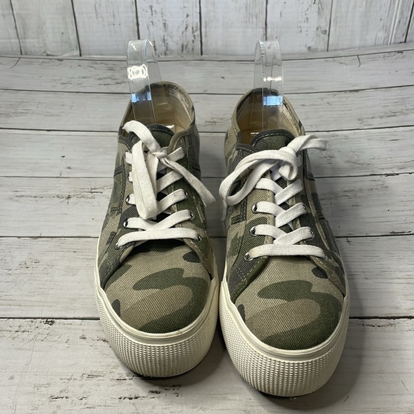 Steve Madden Emmi Camo Platform Sneakers - Picture 3 of 10